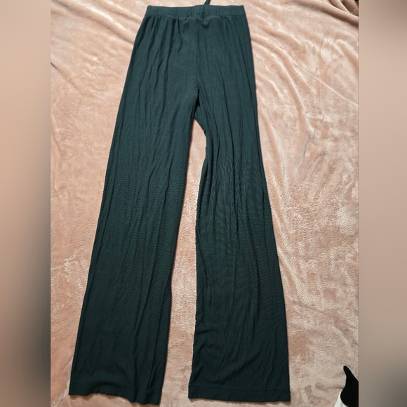 SKIMS Soft Lounge Sleep Set in SPRUCE GREEN Ribbed Size XSmall - Picture 12 of 14